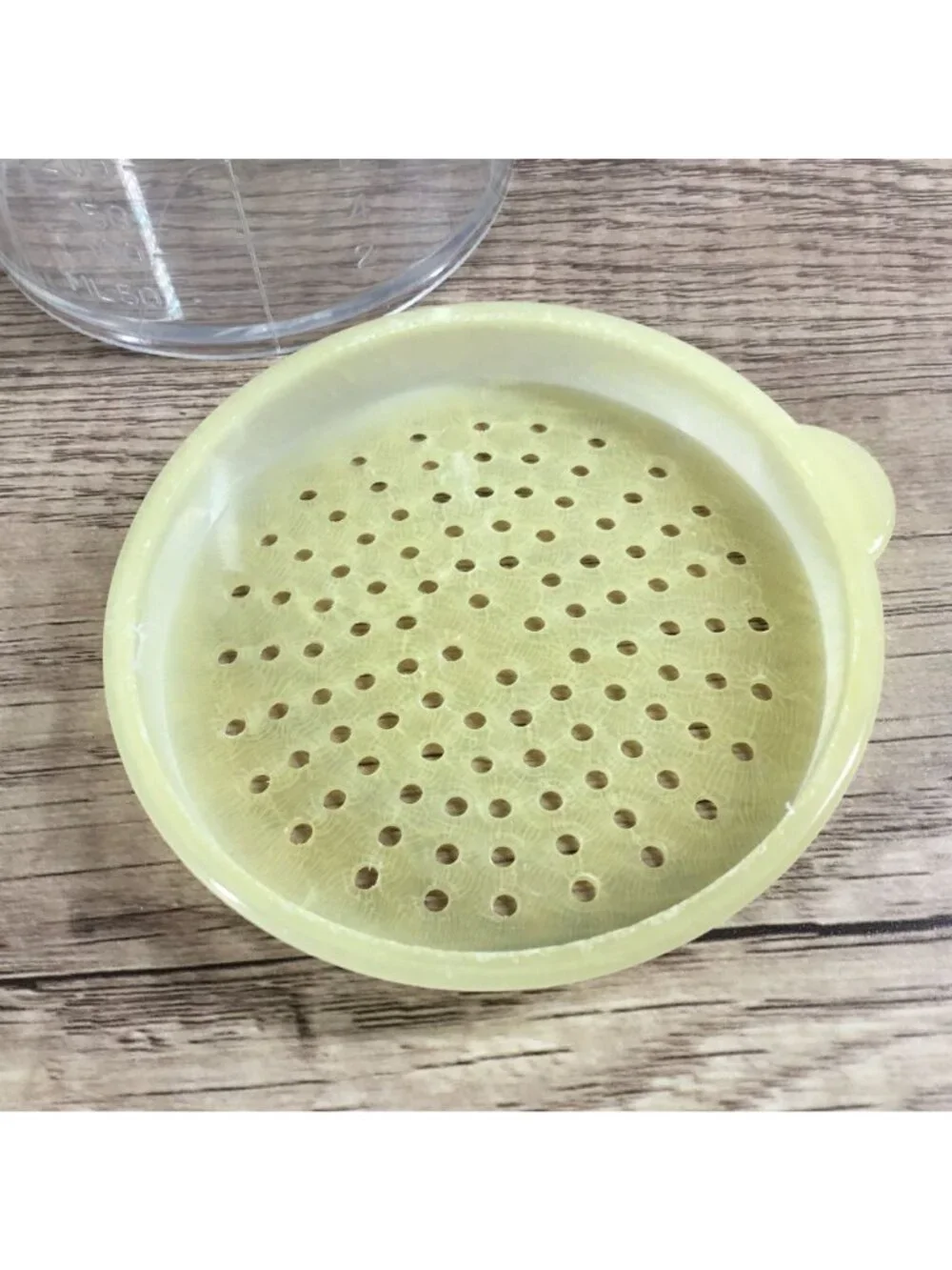 Vintage Fat Separator Plastic Measuring Cup For Gravy & Soups with Strainer Lid